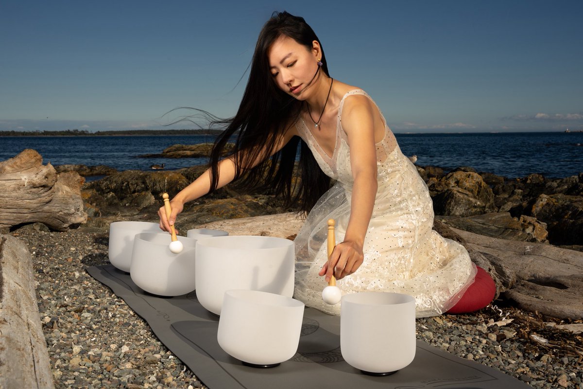 Keith_simister's tweet photo. Pei and her singing bowls in Victoria, bc 🇨🇦 https://t.co/LeNUPQZLeX