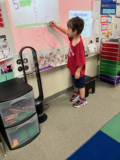 wellstigers's tweet image. 📚✨ We had a special guest reader on Friday—a fifth-grade student came to share a story with us! Our younger learners loved listening, and our fifth grader shone as a role model. 💛🐯 #WellsTigers #PoweredByLearning