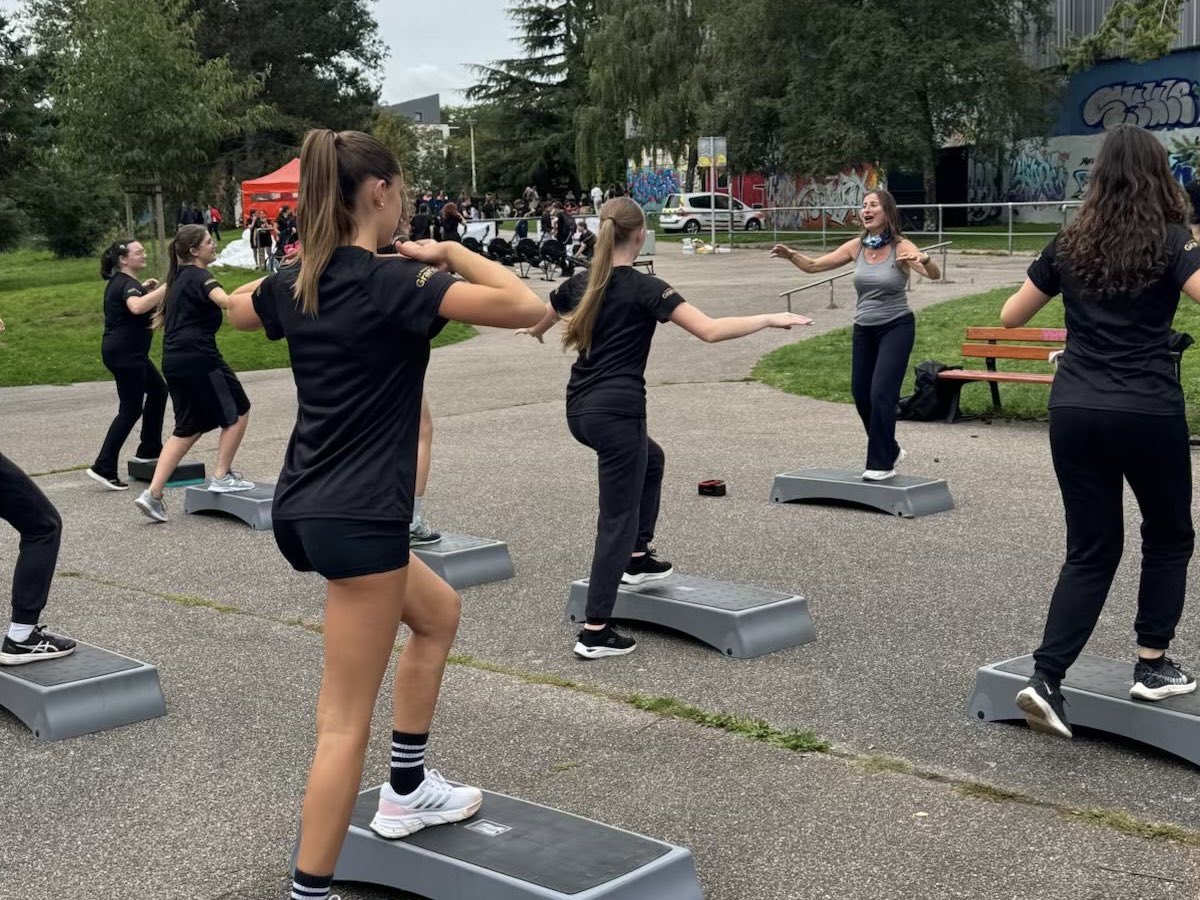 Académie de Nancy-Metz (@acnancymetz) on Twitter photo 🎉👟 Célébrons le sport et le plaisir de bouger dans <a href="/acnancymetz/">Académie de Nancy-Metz</a> aujourd'hui à l'occasion de la Journée nationale du sport scolaire #JNSS2025.
🏃♀️ Une énergie communicative ce matin à la Lycéenne Run #UNSS qui a réuni 1200 filles autour d'ateliers sportifs et d'une course colorée 🎉👟 Célébrons le sport et le plaisir de bouger dans <a href="/acnancymetz/">Académie de Nancy-Metz</a> aujourd'hui à l'occasion de la Journée nationale du sport scolaire #JNSS2025.
🏃♀️ Une énergie communicative ce matin à la Lycéenne Run #UNSS qui a réuni 1200 filles autour d'ateliers sportifs et d'une course colorée