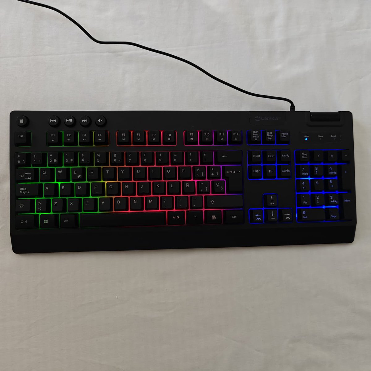 🎮 Review del Pack Gaming NOVA 4in1 ES de <a href="/UNYKAch/">UNYKAch</a> 🎧
✅ Teclado ES RGB 105 teclas
✅ Ratón 7200 DPI RGB
✅ Auriculares con micrófono
✅ Alfombrilla XL
Un set completo, bonito y funcional para gamers. ¡Iluminación rainbow espectacular!
#UNYKA #Gaming #Tech