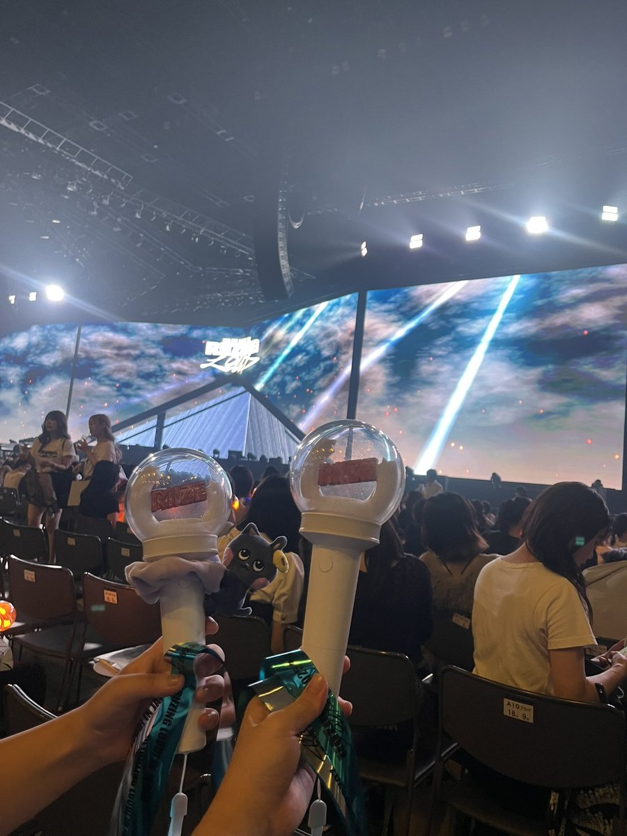 kitiize's tweet photo. みんな代々木とかドームで盛り上がっている中わたくし2ヶ月前のたまアリを投下させていただきます💣💖(時空歪みすぎ)
@wonbina_mystar 連番ありがとね💋 https://t.co/mYzUFXnuW0