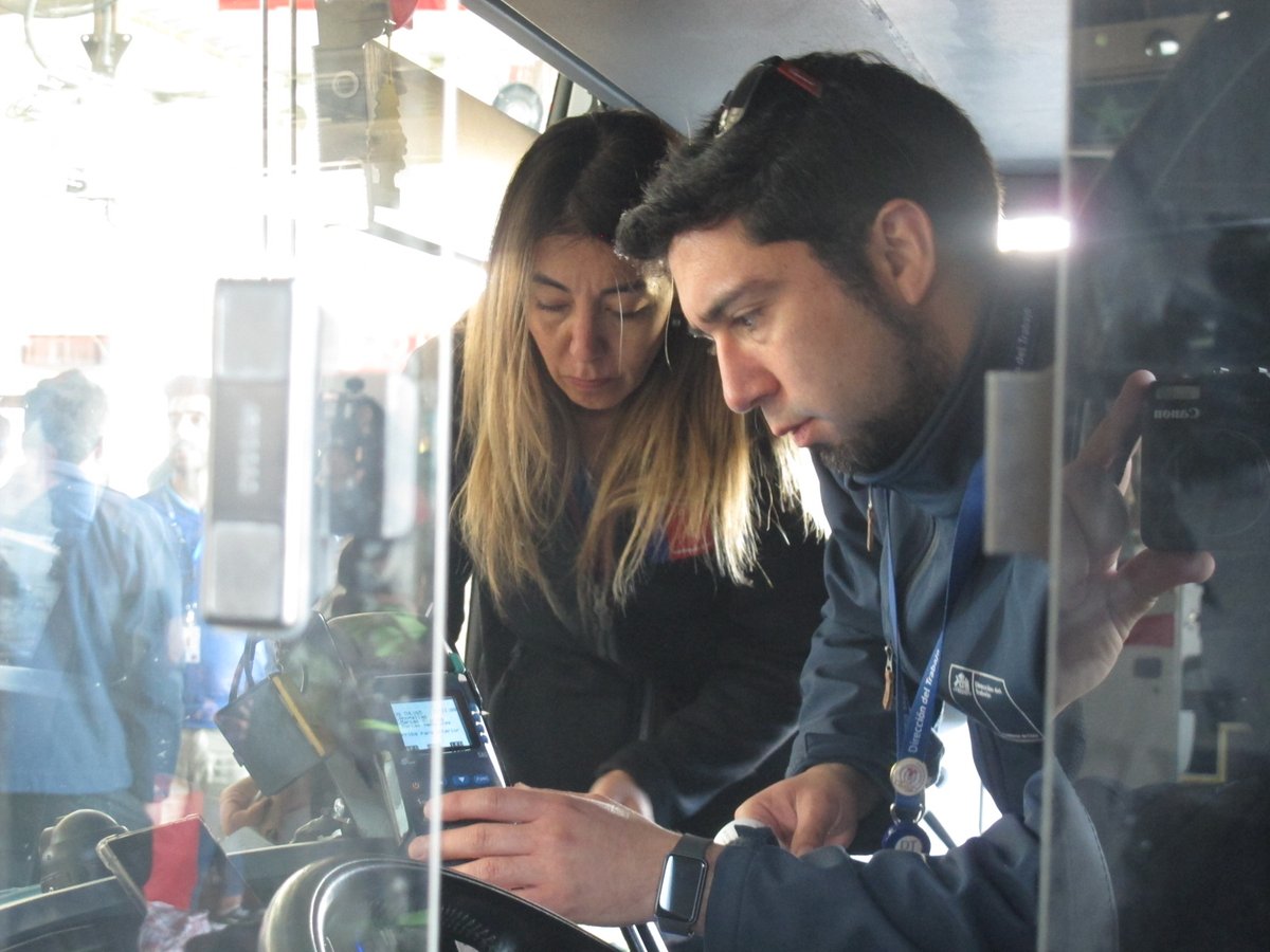 drtohiggins's tweet photo. En Terminal O'Higgins de #Rancagua, DR Daniela Cabrera, Jefe de Unidad e Inspectoras de IPT Rancagua, efectúan fiscalización al Transporte Interurbano de Pasajeros, en el marco de un Programa Nacional de Inspección a dicho sector, para verificar sus #DerechosLaborales. https://t.co/HuWs1Yfxhb