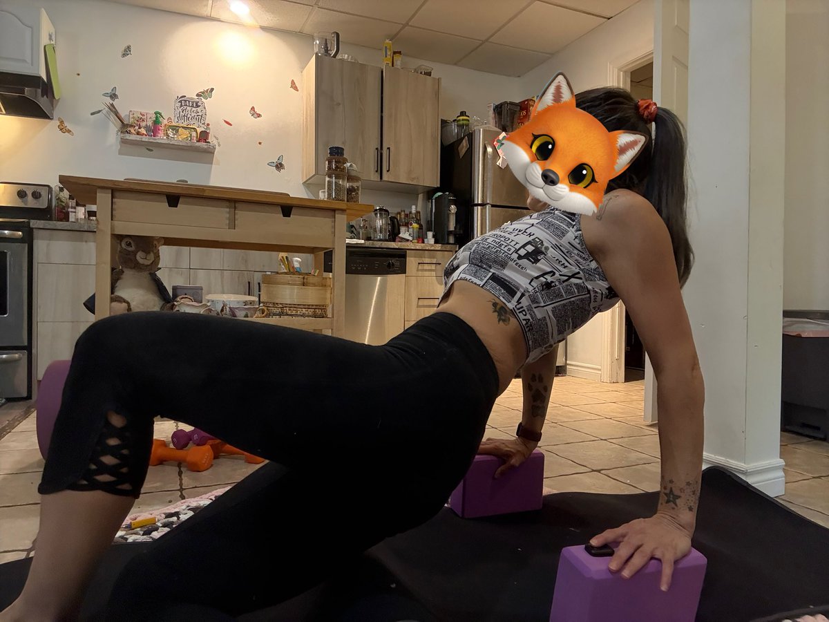 willbeteenytiny's tweet image. Remember oomfs yoga helps you stay flexible, lubricate your joints and overall regulate emotions ❤️❤️😓 haven’t been doing enough, very stiff

Forgot to upload a few morof pics from my yoga workout the other day.
#yogagirl #stonerbabes #goalgetter #workoutmotivation #edtwt