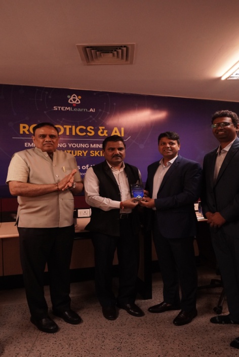 IIIT Allahabad proudly inaugurates the STEM &amp; Innovation Hub at CIR in collaboration with STEMLearn.AI!
A step forward in AI, Robotics &amp; STEM education aligned with #NEP2020 to skill young innovators for #AtmanirbharBharat. 
#Innovation #AI #STEM