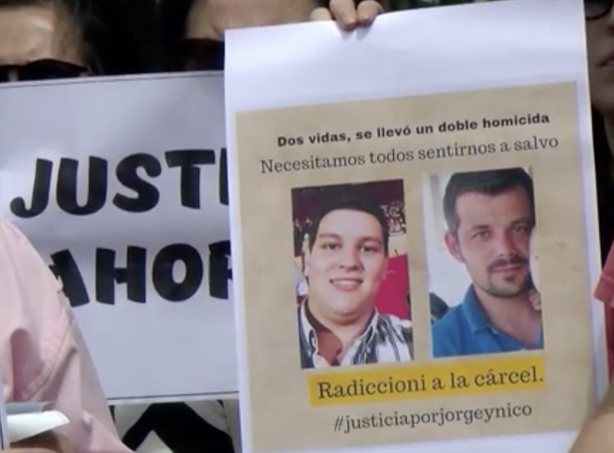 🔴 TARDA PERO LLEGA

✔️Finalmente anoche entró a prisión el empresario Humberto Radiccioni por haber asesinado a sus dos socios el 21 de setiembre de 2023, en su fábrica de ladrillos de Empalme Olmos. 

✔️Fue alojado en la cárcel de Punta de Rieles.

✔️Había sido condenado a 19