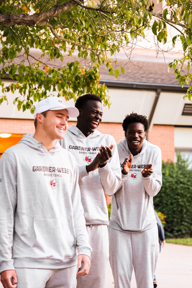 𝗚𝗶𝘃𝗶𝗻𝗴 𝗮 𝗪𝗲𝗱𝗻𝗲𝘀𝗱𝗮𝘆 𝗺𝗼𝗿𝗻𝗶𝗻𝗴 𝘄𝗲𝗹𝗰𝗼𝗺𝗲 🫶🏼

#RunWithUs | #SkoDawgs