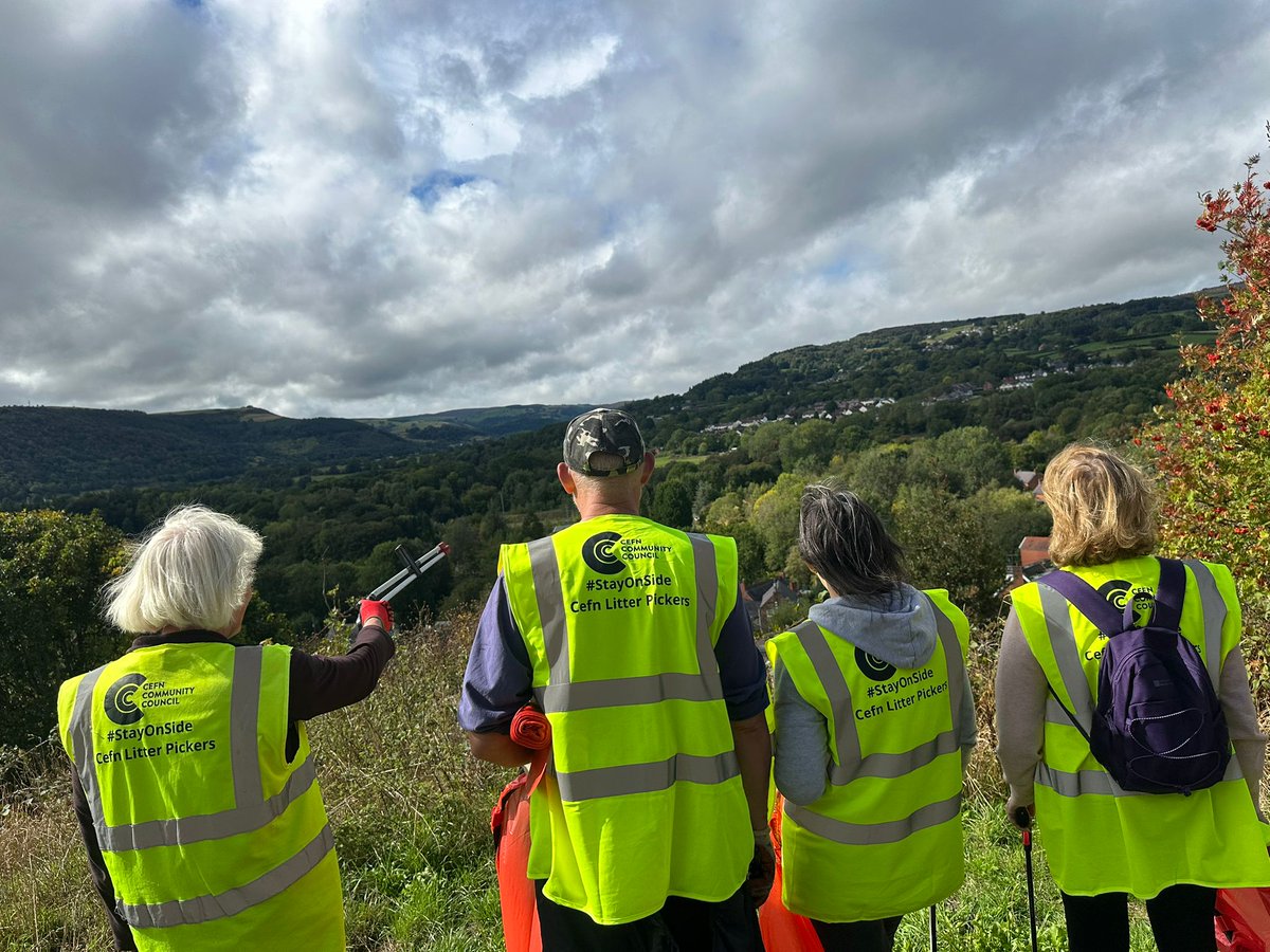 AndrewRuscoe's tweet image. The Cefn Litter Pickers Strike Again as they tackle the Streets of Cefn! 💪🌍

This afternoon our incredible #StayOnSide Cefn Litter Pickers team took to the streets of Cefn Mawr.

👏 Huge thanks to Jacqueline Palmer, Lucy Gregory &amp;amp; Rick Gregory, Janet Jones, and Andy Ruscoe who…