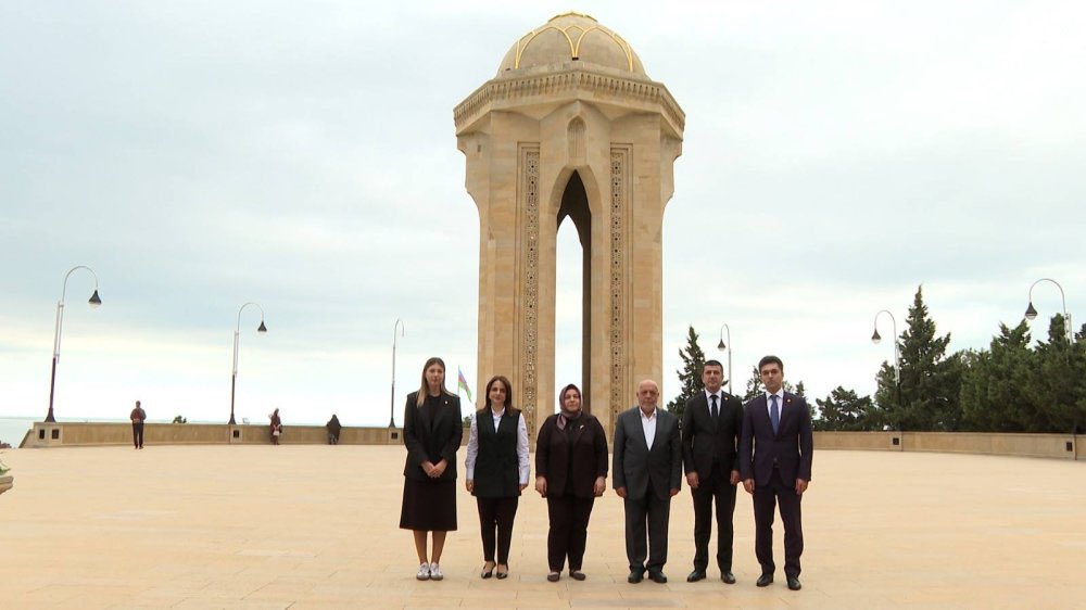 ARSLAN, AZERBAYCAN’DA TEMASLARDA BULUNDU

HAK-İŞ Konfederasyonu ve HİZMET-İŞ Sendikası Genel Başkanımız Mahmut Arslan, 15 Eylül 2025 tarihinde, Azerbaycan’ın başkenti Bakü’de Azerbaycan AHİK Konfederasyonu Genel Başkanı Sahip Mammadov’u ziyaret ederek, yeni görevinde başarılar