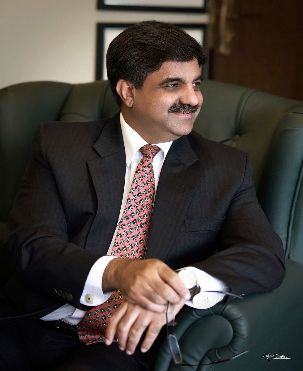 qamarparvez086's tweet image. A portrait by Qamar Parvez is not just an image — it’s a legacy. Timeless. Powerful. Eternal.

📸: Clifton Studios

#QamarParvez #FineArtPortrait #LegacyInLight