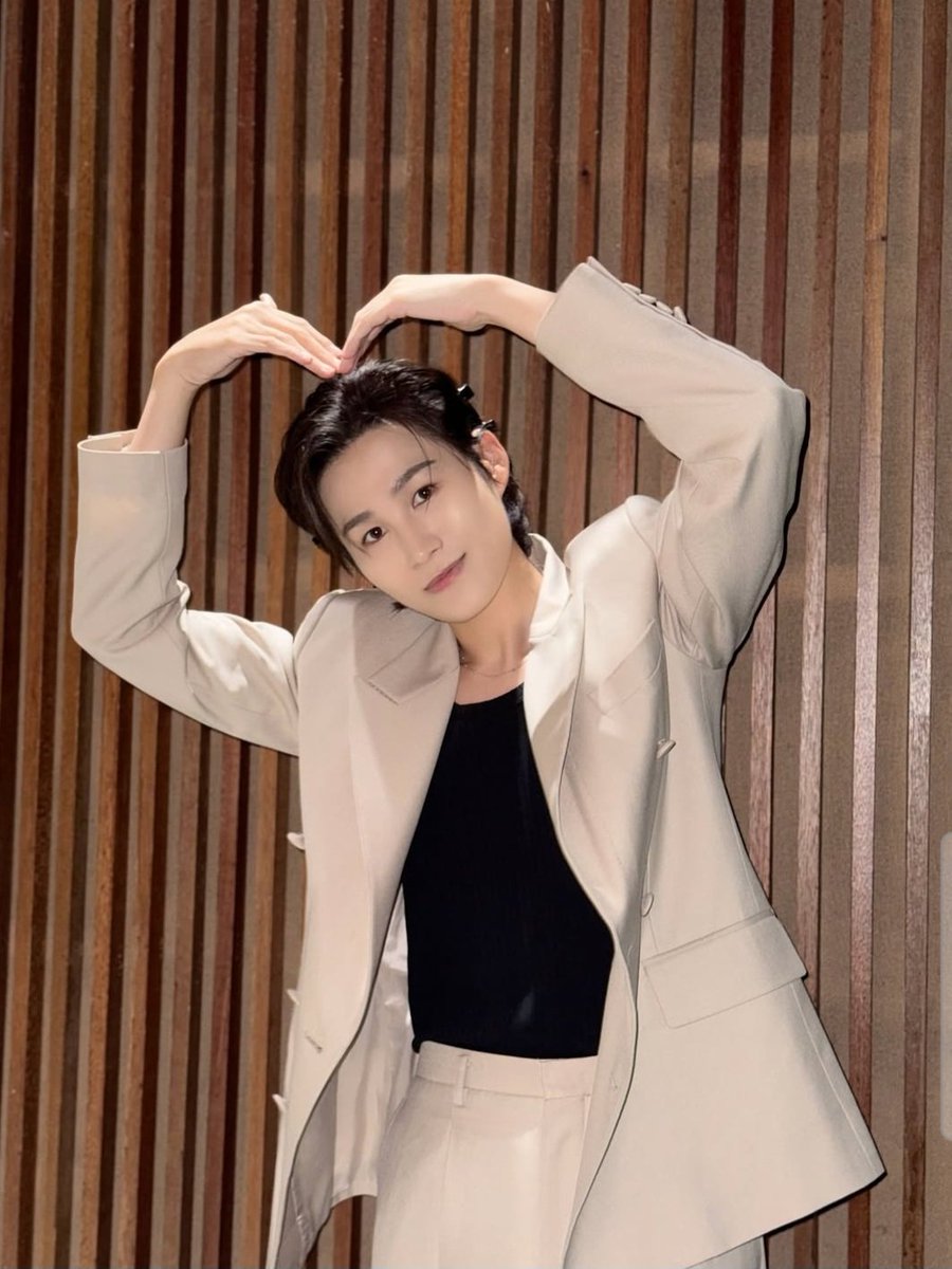 내일이드디어김희재발라드발매일
#희발라더_김희재_미니앨범
희랑별이희스토리를많이아껴요
#HEEJAE_1ST_MINIALBUM
세상사람들아놀랄준비하고들어요