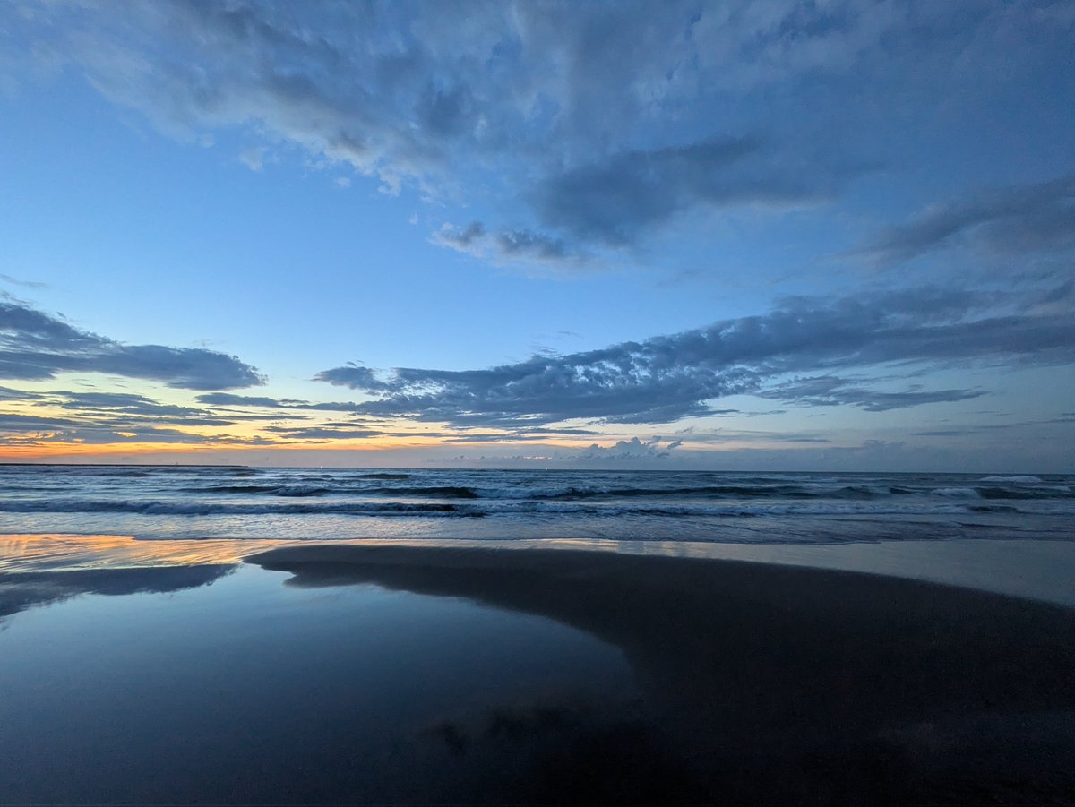 日暮れの早さが夜を急かすよう
もう少しだけ居たいのに…🌊