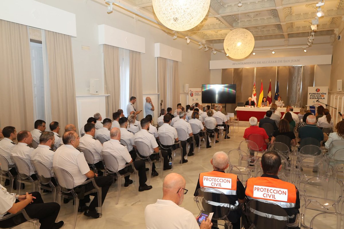 Hoy hemos acompañado la sesión académica “En el bicentenario de la Policía. Fuentes Alcazareñas” celebrada en el Salón Noble del @AytoAlcazar.

Un encuentro de expertos e historiadores que repasa 200 años de presencia de la <a href="/policia/">Policía Nacional</a> en La Mancha.

#EsAlcázar #AlcázarDeSanJuan