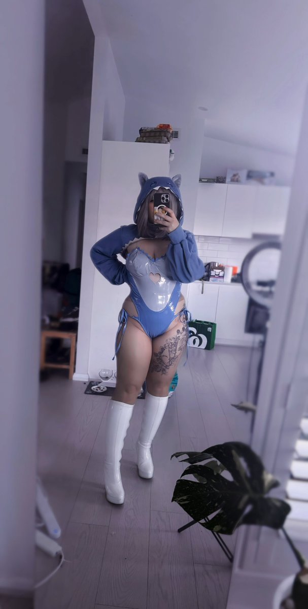 AvvyALT's tweet photo. RAWR xD 
This outfit is so cute and comfortable 🩵

@mobbunny1 @mobbunnyjp 

#waifu #shark https://t.co/njKzuI7lMr