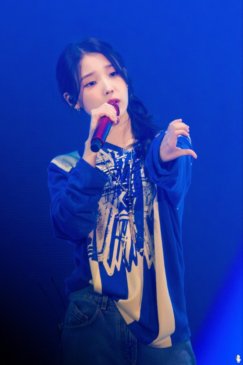 4take5ri's tweet photo. 250914
2025 IU FAN MEET-UP [Bye, Summer] DAY 2

🫰

#아이유 #IU
#IU_FAN_MEETUP #ByeSummer #팬밋업 https://t.co/6TE0enVK2b