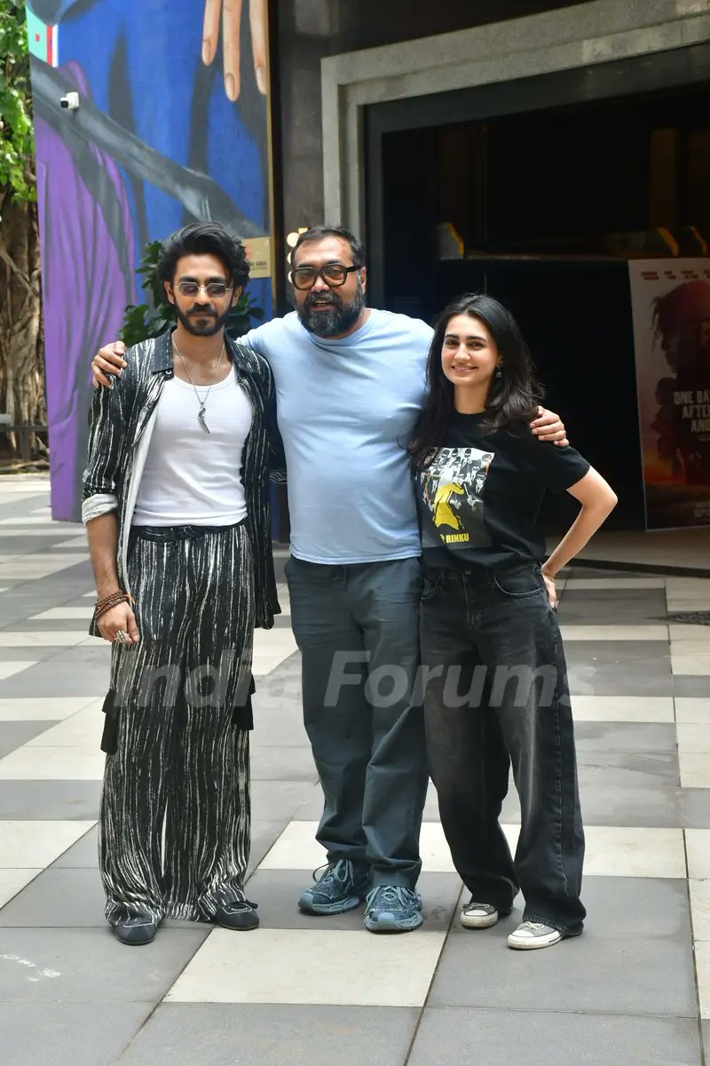 indiaforums's tweet image. #AnuragKashyap, #AaishvaryThackeray and #VedikaPinto snapped promoting their upcoming film #Nishaanchi

@anuragkashyap72 

Check out the full gallery here- indiaforums.com/gallery/aaishv…