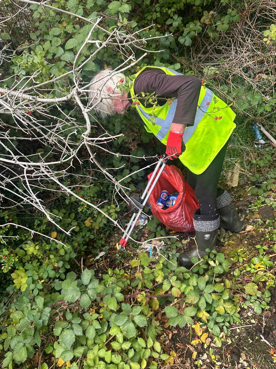 CefnCouncil's tweet image. The Cefn Litter Pickers Strike again!!

A massive thank you to Jacqueline, Janet, Rick, Lucy &amp;amp; our Community Development Officer @AndrewRuscoe.

11 Bags collected and more streets cleaner.

This project is funded by the @TNLComFundWales