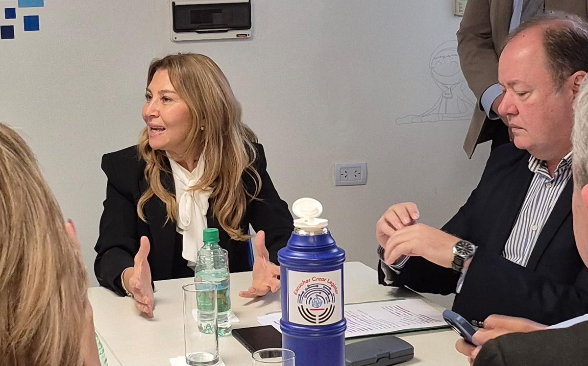 🏛️ La Comisión de Poderes de la <a href="/diputadosMis/">Diputados Misiones</a> dio dictamen favorable al acuerdo legislativo para que la Dra. Valeria Fiore Caceres sea designada como Ministra del STJ de Misiones.

🗂️ El proyecto avanza a sesión para su posible sanción.
#LegislaturaEnAcción