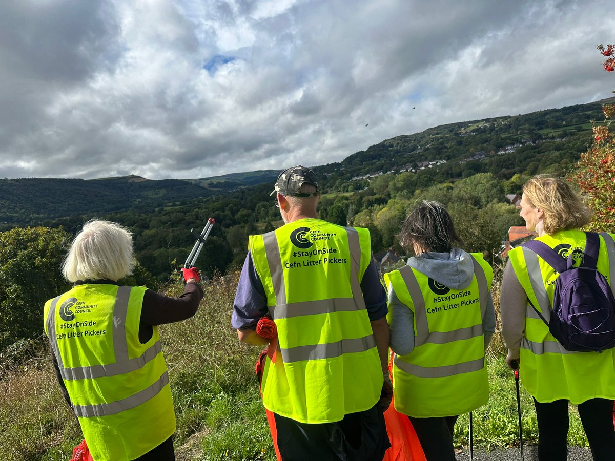 AndrewRuscoe's tweet image. This team doesn&apos;t need £5 a game, they dont need a warm up or even PPT on how to go to war against the Opposition. They just do it for the love of the game. This Team knows how to get the Job done. Well done #StayOnSide Cefn Litter Pickers, proud of you all 🗑❤