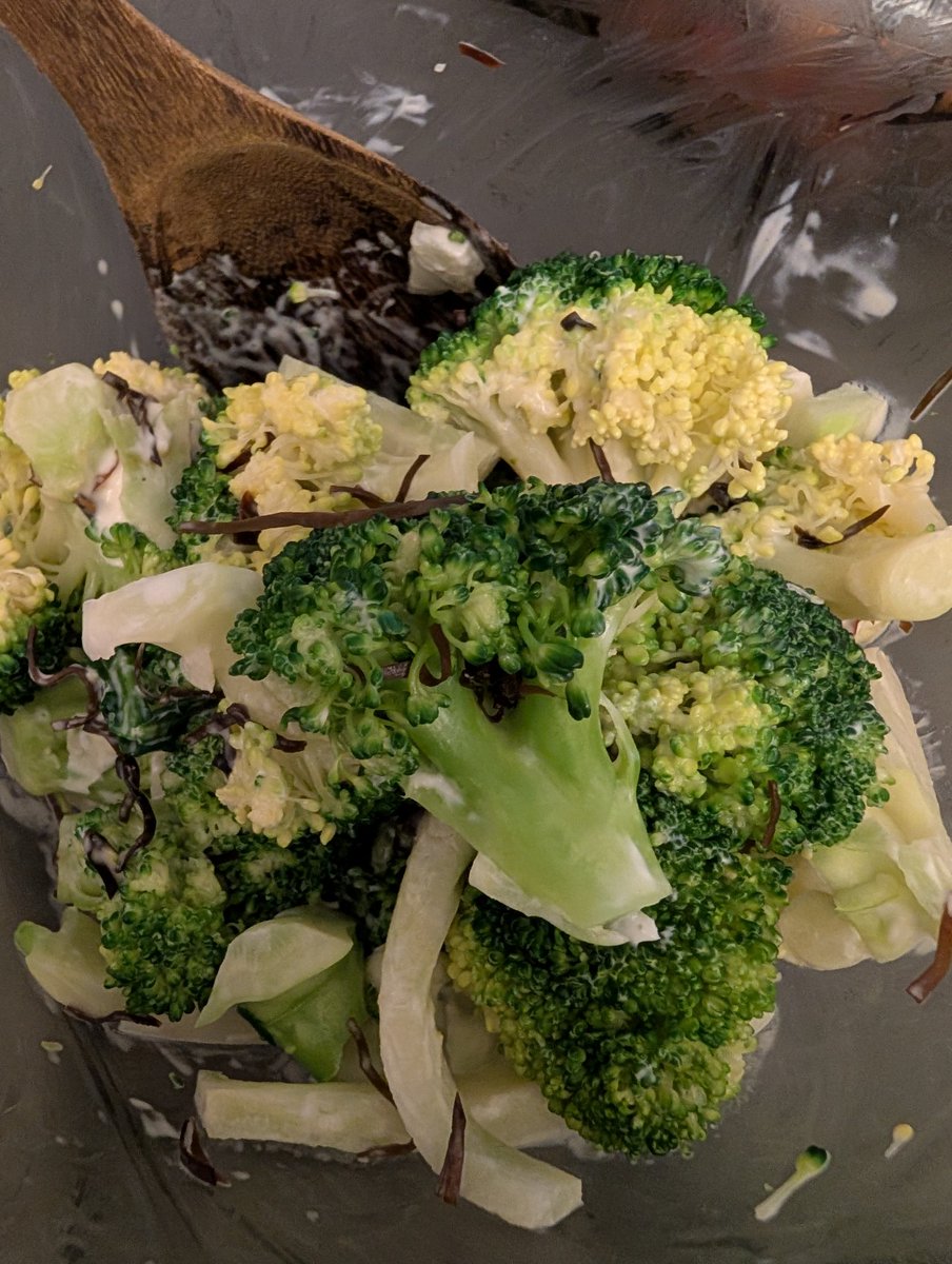 BlueHeartsUWS's tweet image. Bought this rather expensive cream cheese. Is it just me or most #creamcheese brands taste the same? 😅
Broccoli/cream cheese/salted kelp salad is my GoTo
高いの買ったけど #クリチ って違いありますか?
#塩昆布
#香港自炊生活
#CallingAllHomeCooks