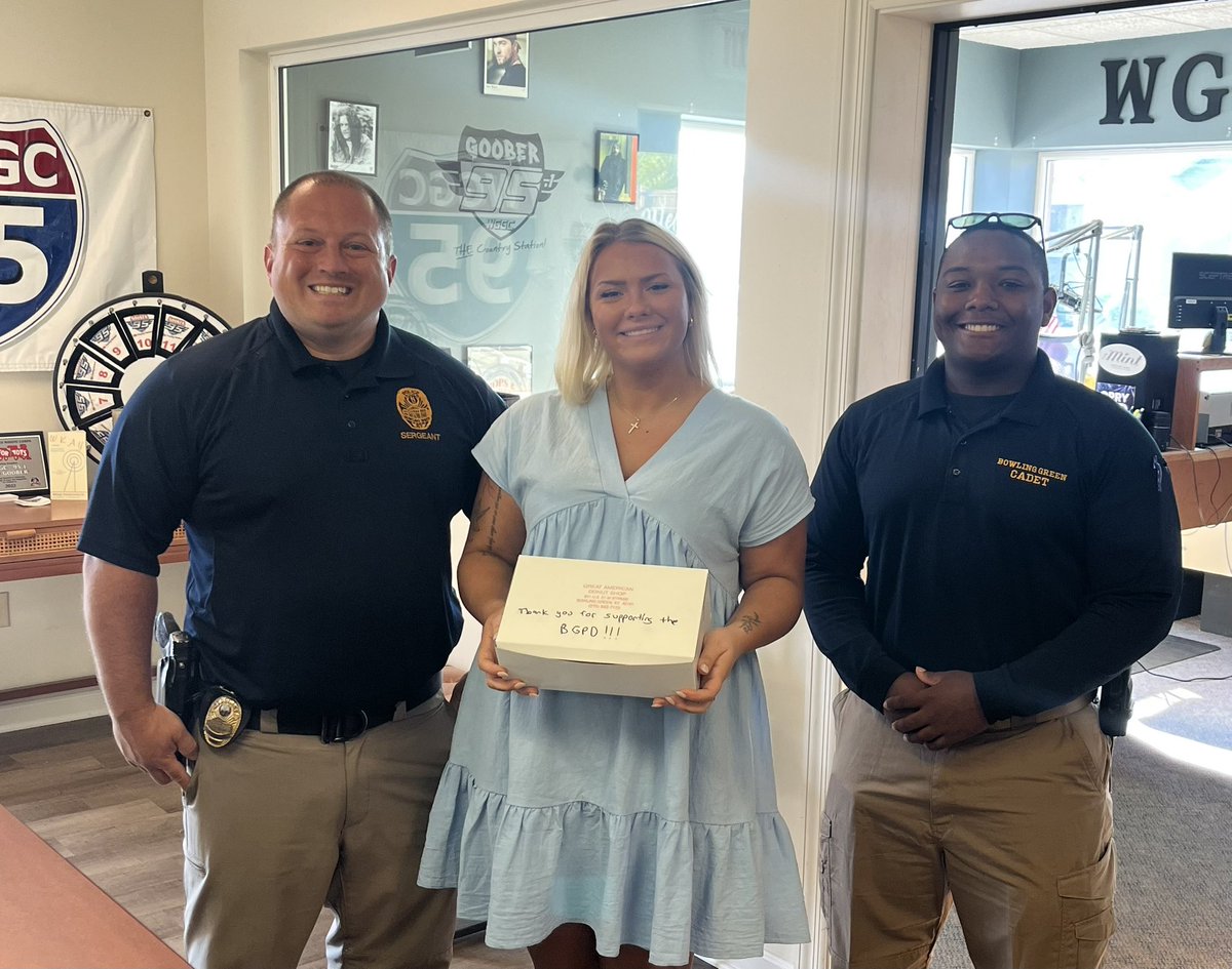 Shout out to DeAndre and Brad from BGPD for the donuts this morning! They are having a recruiting open house tomorrow from 5-7 at the Bowling Green Police Department. If you are thinking about joining law enforcement, this is the perfect chance to do so!🎙️🚔