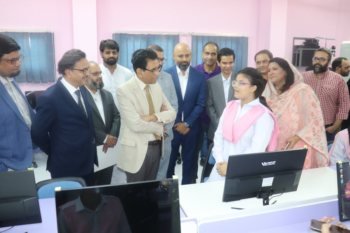 EduMinistryPK's tweet photo. 🚀 Minister for Education Dr. Khalid Maqbool Siddiqui inaugurated a state-of-the-art IT Lab at IMCG G-11/1 under the Disruptive Education project.
Students will be trained in Python, JS, DevOps, Blockchain, AI, e-commerce & more. 🌐💻
#DisruptiveEducatio #MoFEPT #FDE https://t.co/cAMeVXKrJy