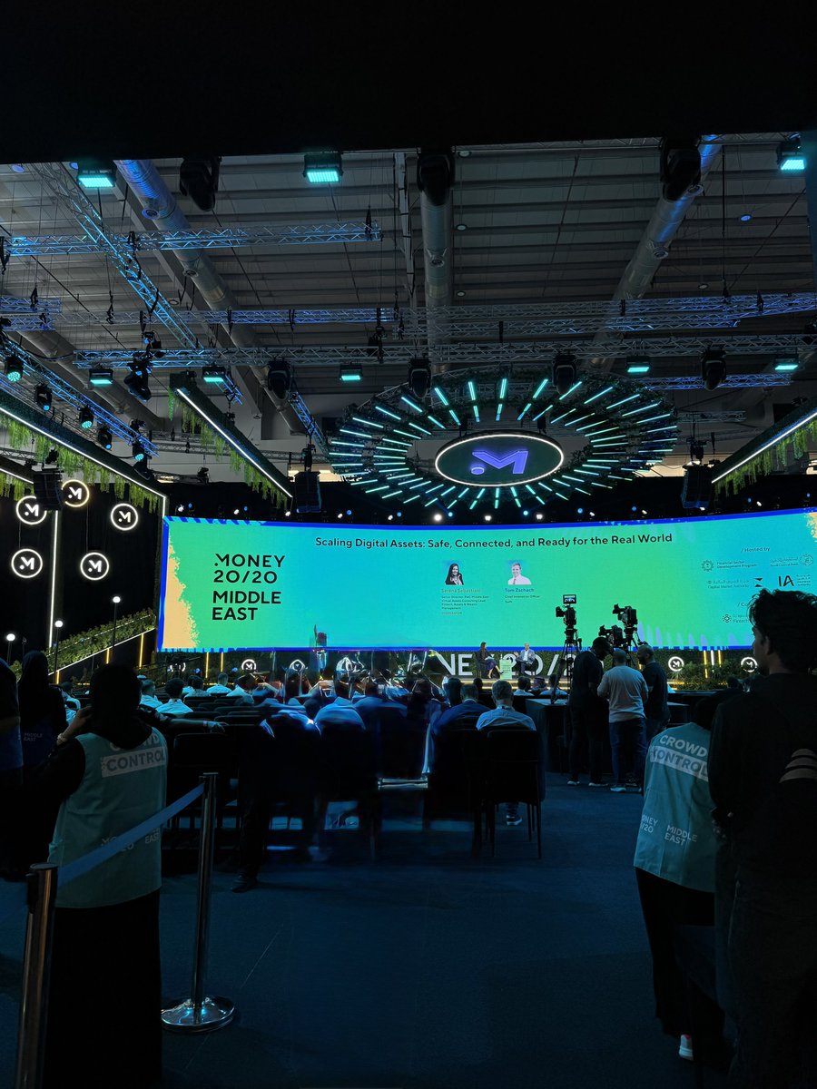 لارا tweet media