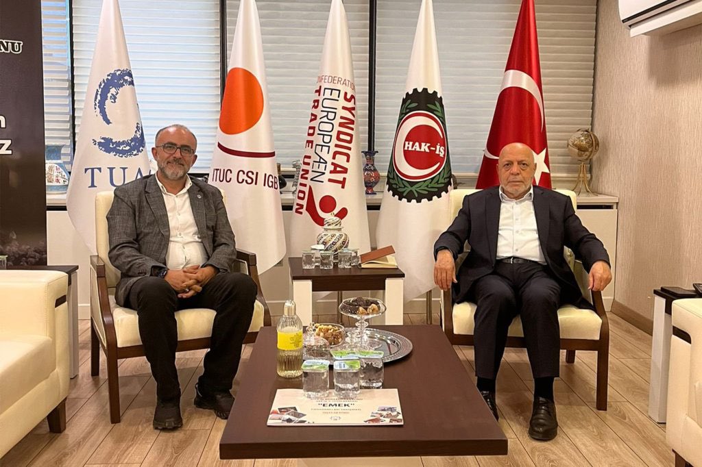 ARSLAN, VAN ŞUBE BAŞKANIMIZI KABUL ETTİ

HAK-İŞ Konfederasyonu ve HİZMET-İŞ Sendikası Genel Başkanımız Mahmut Arslan, 16 Eylül 2025 tarihinde HAK-İŞ Van İl Başkanı ve Van Şube Başkanımız Fatih Akdeniz’i makamında kabul etti.

Ayrıntılar 👇

hizmet-is.org.tr/haberler/arsla…