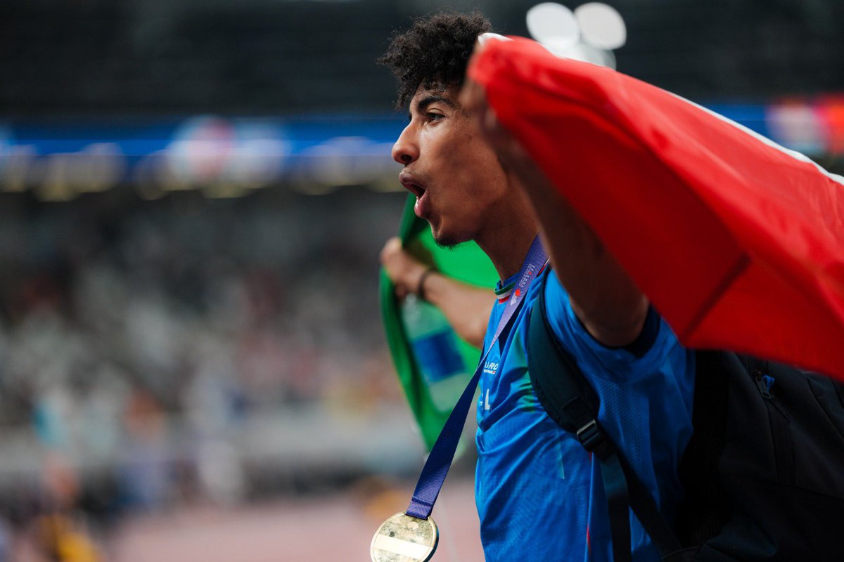 atleticaitalia's tweet photo. Siamo tutti su un’altra dimensione!!
Il più giovane azzurro oro mondiale! 🥇🌎

#atleticaitaliana #Tokyo2025 https://t.co/qPuPQhu00u