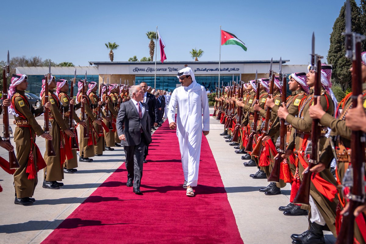 🇯🇴🇶🇦| سمو الأمير <a href="/TamimBinHamad/">تميم بن حمد</a> يُغادر العاصمة عمّان بعد زيارة رسمية إلى المملكة الأردنية الهاشمية الشقيقة وفي مقدمة مودعيه أخوه جلالة الملك عبدالله الثاني ابن الحسين ملك المملكة الأردنية الهاشمية الشقيقة

#الأردن | #نديب_قطر | #قطر 🇶🇦