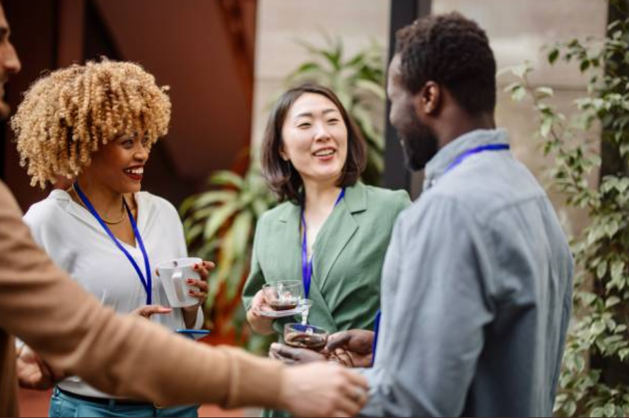 HarvardClubOtt's tweet photo. NEXT WEEK: Join us at The Caeser Co. (189 Lyon Street) on Thursday, September 25 for a #networking night with alums from other top schools! Drop by anytime between 5:30 and 8pm. The event is free and no registration is required. Appetizers will be served. See you then! https://t.co/sT8bwg8hFU