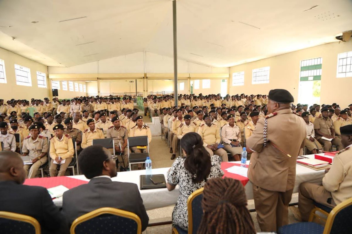 susankihika's tweet photo. Held an interactive meeting with the National Government Administration Officers from Nakuru County convened by County Commissioner, Dr Loyford Kibaara to explore ways of working together in executing cross cutting functions between two levels of Government.

During the meeting, we agreed to collaborate better on licensing of liquor outlets, fighting the proliferation of gangs in Nakuru City and other urban areas, installation of security lights to boost security, coordinating implementation of projects, planning of towns and enforcement of gambling guidelines to stop illegal groups preying on innocent people to rob them off money.

I urged NGAO team to work closely with our Sub County and Ward teams in the service of residents of Nakuru, solving land problems and promoting peace and unity in Nakuru County. Whereas we are distinct governments, we are obligated to work together in the service of our people.

Present were Chief of Staff Peter Ketyenya, Political Advisor Joseph Rutto, Deputy County Commissioners, Assistant County Commissioners, Chiefs and Assistant Chiefs.