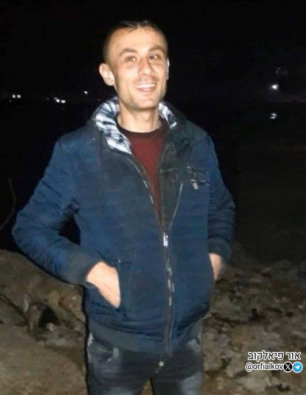 🔴צה״ל חיסל את המחבל אחמד סאהלוב, שפשט לקיבוץ בארי ב-7 לאוקטובר ואחראי על חטיפת אזרחים מבארי🔴
בתפקידו הוא היה פעיל בתחום ייצור הנשק של החמאס, בשביעי לאוקטובר חטף אזרחים מבארי
ברוך שפטרנו - כל אחד הופך להיות מטרה עד קץ הדורות 
הוא פוזל כי הוא נפגע בתאונת עבודה