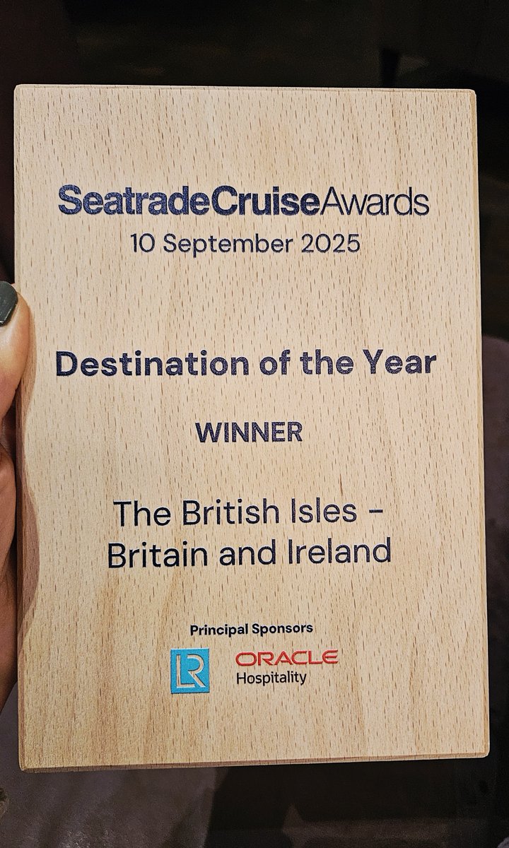 FoylePort's tweet image. Our cruise team had a fantastic week in Hamburg at @SeatradeCruise Europe 🚢

We are especially proud to share that Cruise Ireland, of which @FoylePort is a member, was awarded 'Destination of the Year', along with the team at @CruiseBritain, representing the British Isles 🏆🎉