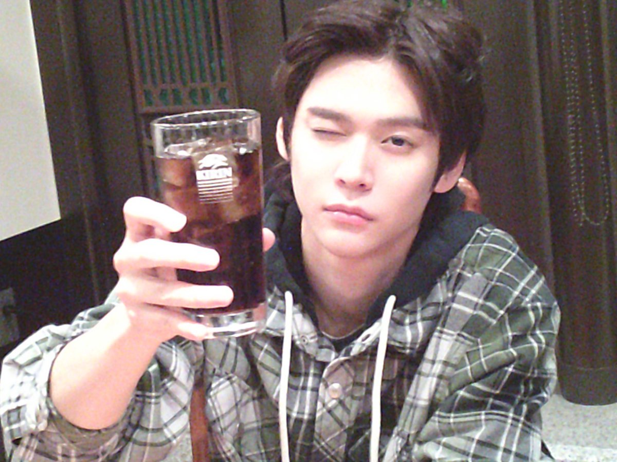 isolisolusa's tweet photo. 근데그앞에잇는윙크남은 이분이시라네요 https://t.co/xQLMxq9IH2