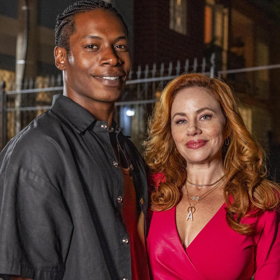 forumeplay's tweet image. Em #ValeTudo, André (Breno Ferreira) descobre que Aldeíde (Karine Teles) é sua patrocinadora secreta, se sente traído e termina o namoro. Desiludido, volta para a casa dos pais, decisão comemorada por Consuêlo (Belize Pombal), que nunca aprovou a relação.

🗞 Folha