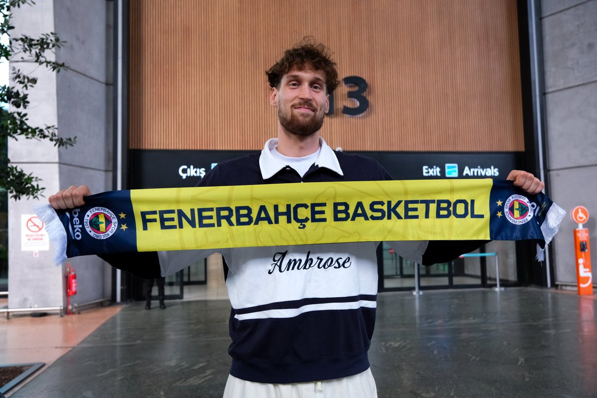 Yeni transferimiz Mikael Jantunen İstanbul'da! 💛💙
<a href="/mikaeljantunen/">Mikael Jantunen</a> 

#YellowLegacy