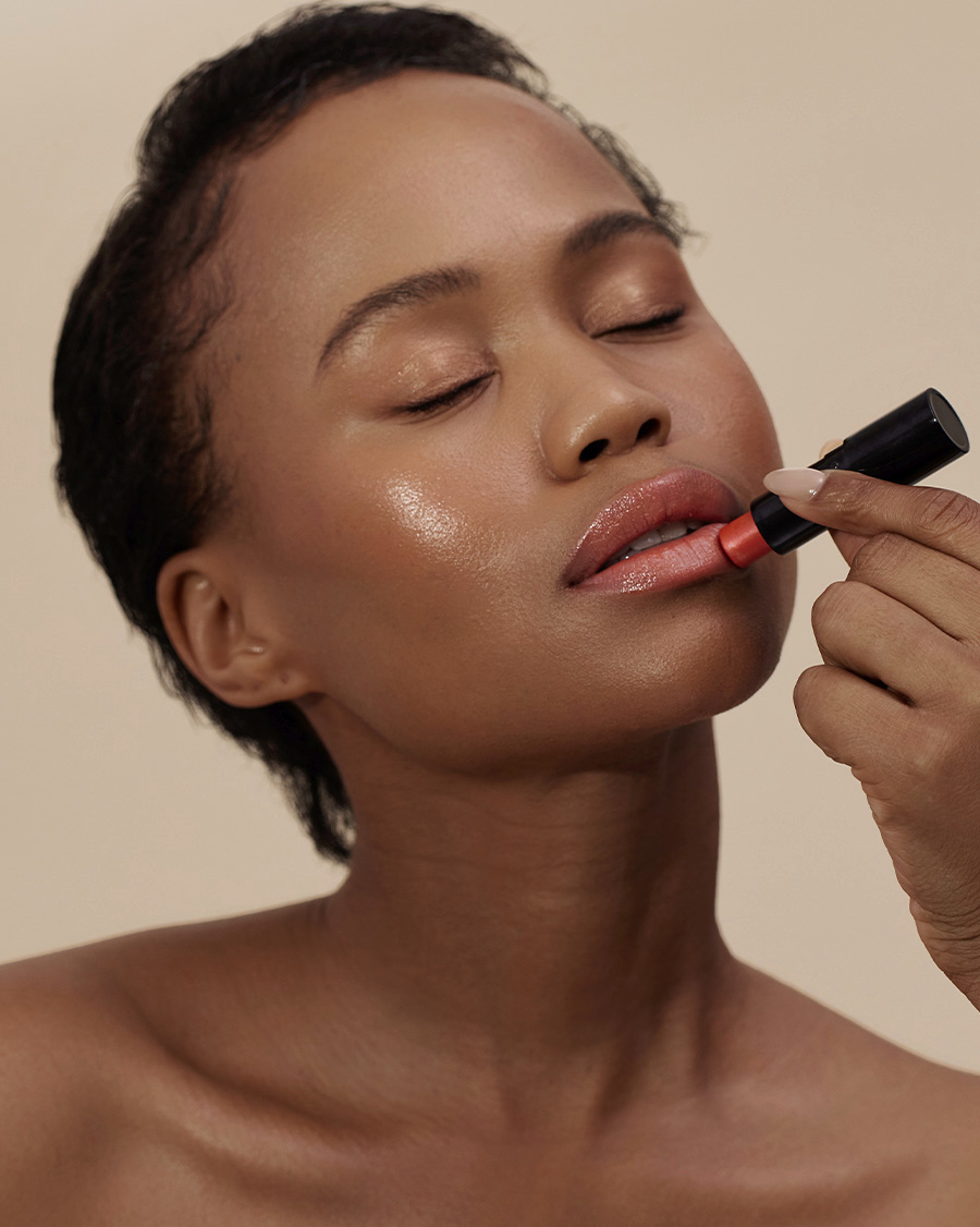 The Shade You Didn’t Know You’d Love… 🧡

Coral — our Luxury Lip Tint that surprises everyone.

Playful, bold, and totally wearable. One swipe is soft; a few swipes, bold.

Build it your way and discover your new go-to shade.

henneorganics.com/luxury-lip-tin…