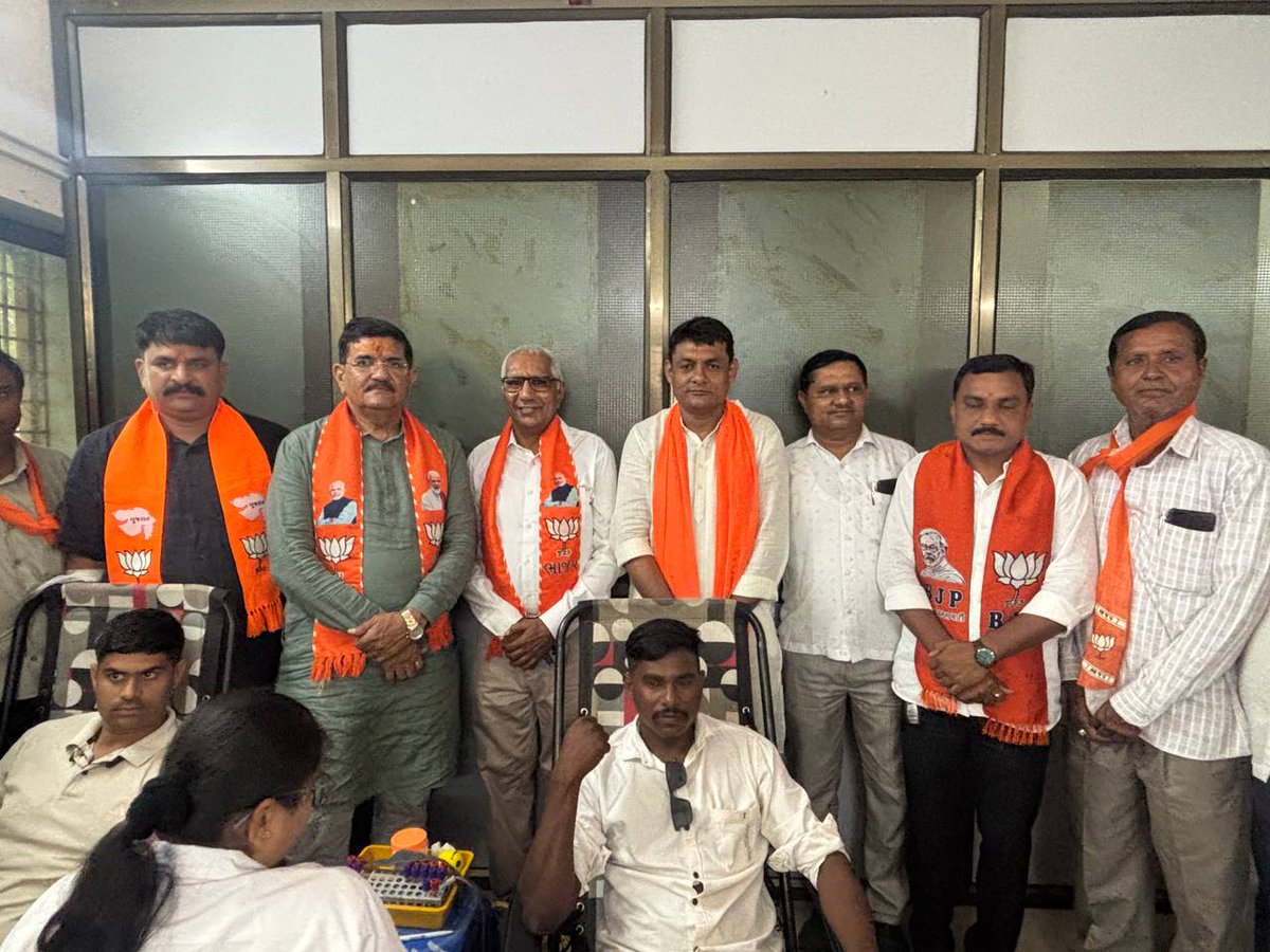 CDHOMeh's tweet image. &quot;સ્વસ્થ નારી સશક્ત પરિવાર અભિયાન&quot; જીલ્લા કક્ષાના કાર્યક્રમમાં બેચરાજી ખાતે  યોજાયેલ રક્તદાન કેમ્પમાં ૬૮ રક્ત યુનિટ મળેલ તેમજ રક્તદાતાને સન્માનિત કરેલ
#SNSPA #સ્વસ્થનારીસશક્તપરિવારઅભિયાન #healthplanet #રક્તદાનમહાદાન
@CollectorMeh
@ddo_mehsana
@HealthDeptGuj
@irushikeshpatel