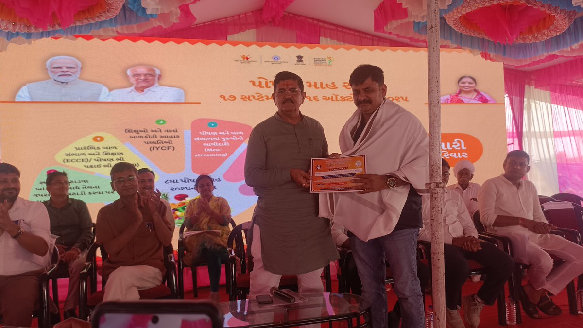 CDHOMeh's tweet image. &quot;સ્વસ્થ નારી સશક્ત પરિવાર અભિયાન&quot; જીલ્લા કક્ષાના કાર્યક્રમમાં બેચરાજી ખાતે  યોજાયેલ રક્તદાન કેમ્પમાં ૬૮ રક્ત યુનિટ મળેલ તેમજ રક્તદાતાને સન્માનિત કરેલ
#SNSPA #સ્વસ્થનારીસશક્તપરિવારઅભિયાન #healthplanet #રક્તદાનમહાદાન
@CollectorMeh
@ddo_mehsana
@HealthDeptGuj
@irushikeshpatel