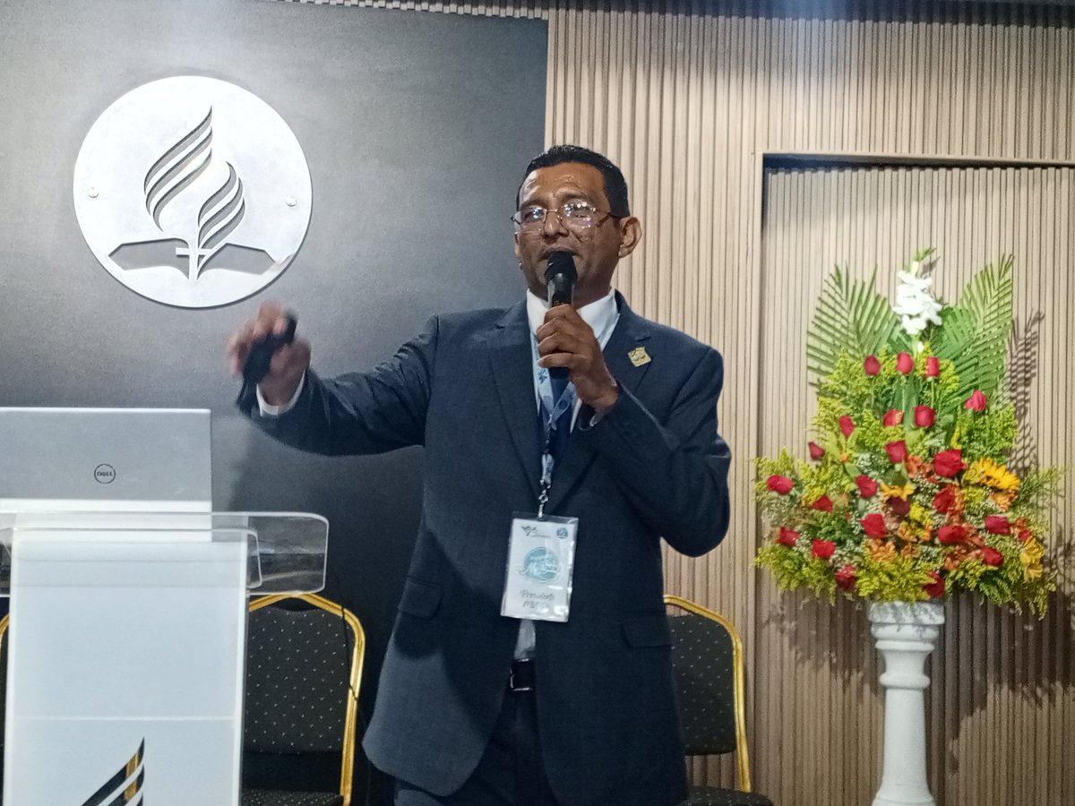 El Pr. Elder Rubio presentó su informe de Presidencia, deseando la creación de la clínica odontológica SABI.

Durante su presentación, celebró el primer bautismo de la institución.

#PasiónMIVENOR