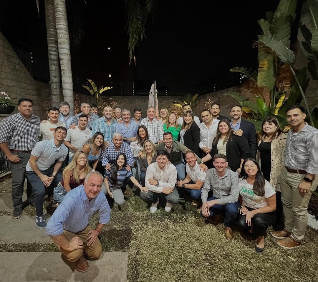 CORONELJMIGUEL's tweet photo. "6AM" 93.9 Mhz. @lrnocaranza "En octubre hay una sola opción para votar y es por Osvaldo Jaldo o por Javier Milei. Anoche se produjo una importante reunión entre el gobernador @OsvaldoJaldo y la mesa de conducción de Partido por la Justicia Social (PJS) que preside @alfarogerman https://t.co/GJ9bmESsQw