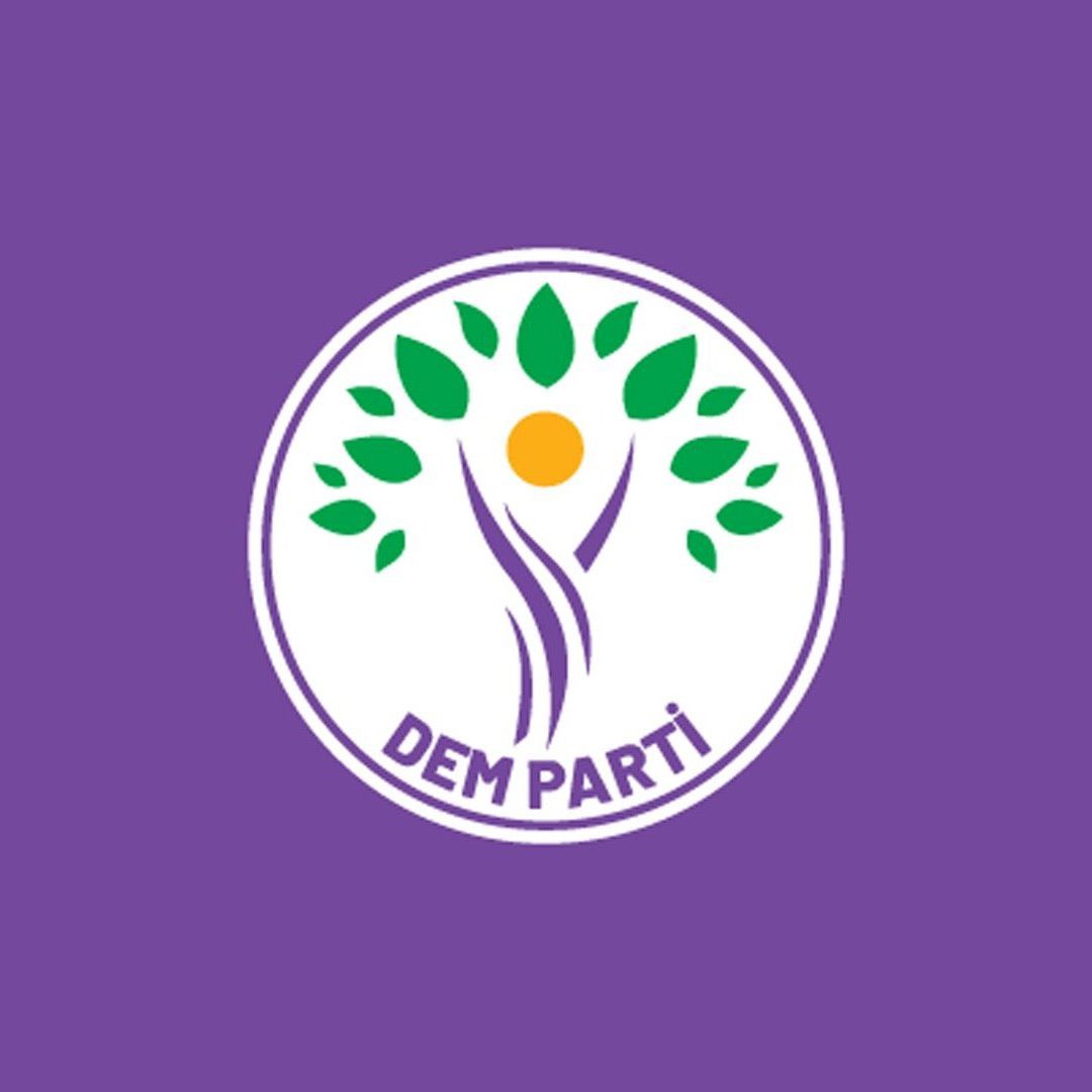 DEM Parti:

“İmralı'ya gidilerek Sayın Öcalan ile görüşülmeli veya Meclis'in kapıları kendisine açılmalı.”