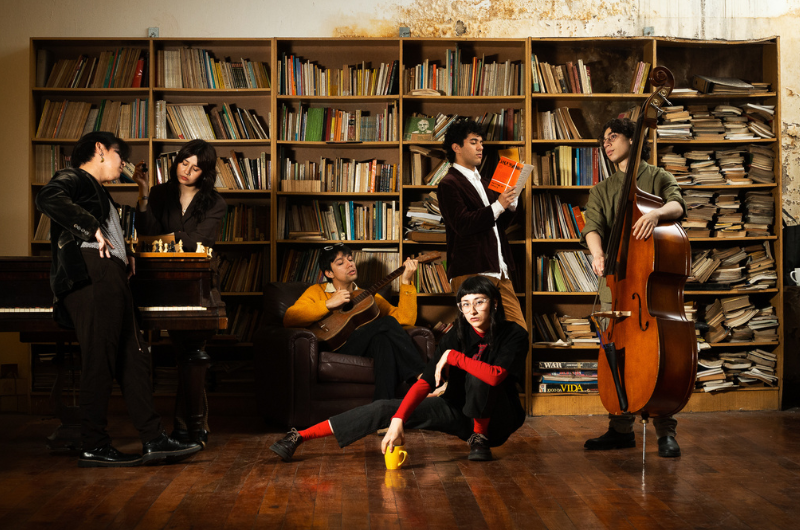 SUCHAI presenta: Inundaremos

🌊 Desde el indie folk hasta el pop con tintes rockeros, Inundaremos promete una noche de emociones intensas

🎷 Formación completa + invitado estelar <a href="/xabierusabiagau/">Xabier Usabiaga</a> 🎭

📆 viernes 26 de septiembre
⏰ 19:30
📍 @ccesantiago
👉aecid.es/web/cc-santiag…