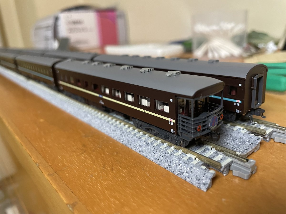 奥からスハニ、スハ、スハ、スハ、スハ、スロ、スロ、スシ、スロ、スロ、スロ、スロ、マイテ
これぞ特急つばめって感じの編成
あとはC62だけ...