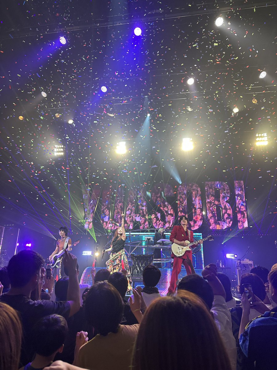 Loov_06's tweet photo. ４回目のYOASOBIライブ(*'▽'*)
まさかの前から5列目のど真ん中、、
会えるために頑張れますありがとう！！
#YOASOBIホールツアー2025 
#YOASOBI_WANDARA https://t.co/aJyBrNB7Sm