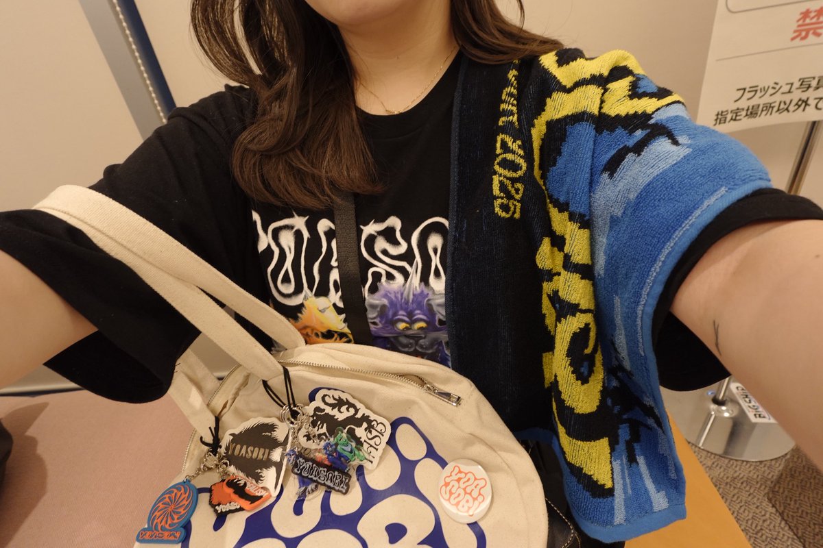 Loov_06's tweet photo. ４回目のYOASOBIライブ(*'▽'*)
まさかの前から5列目のど真ん中、、
会えるために頑張れますありがとう！！
#YOASOBIホールツアー2025 
#YOASOBI_WANDARA https://t.co/aJyBrNB7Sm