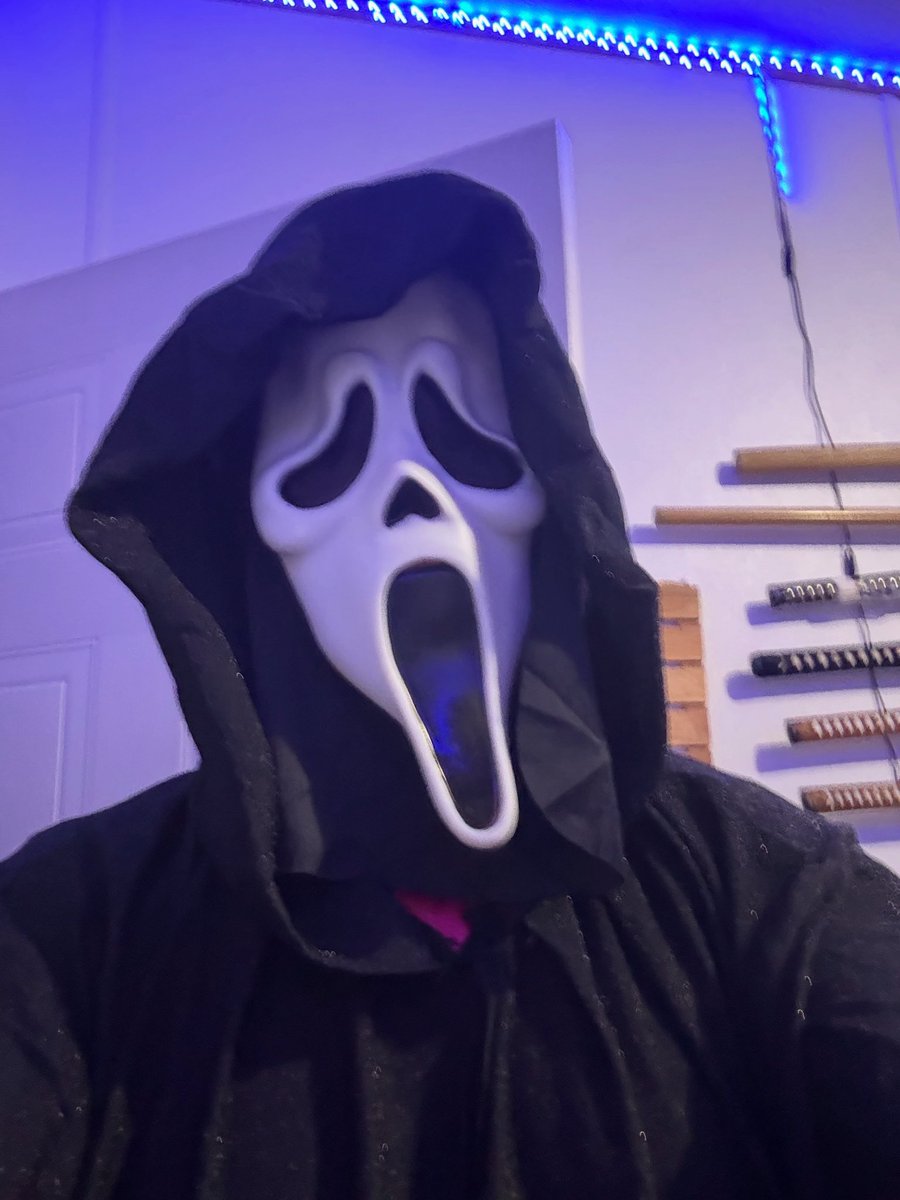 AikiBobby's tweet photo. Note to self:  wear a black shirt next time… https://t.co/PGdtXItQZo