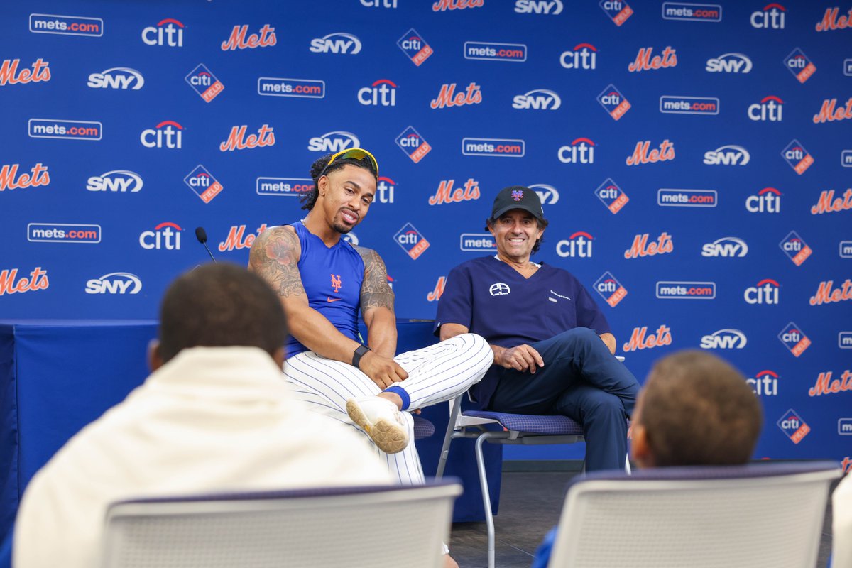 AmazinMetsFdn's tweet image. For his final Smile Tuesdays, @Lindor12BC, the @Mets’ Roberto Clemente Award nominee, welcomed youth from @PALNewYork! This summer, Francisco hosted 60 kids from our grantees: @SunriseAssn, @Elmcor, @Commonpoint_Qns &amp;amp; more, sharing dental hygiene tips and Amazin’ memories! 🦷🧡