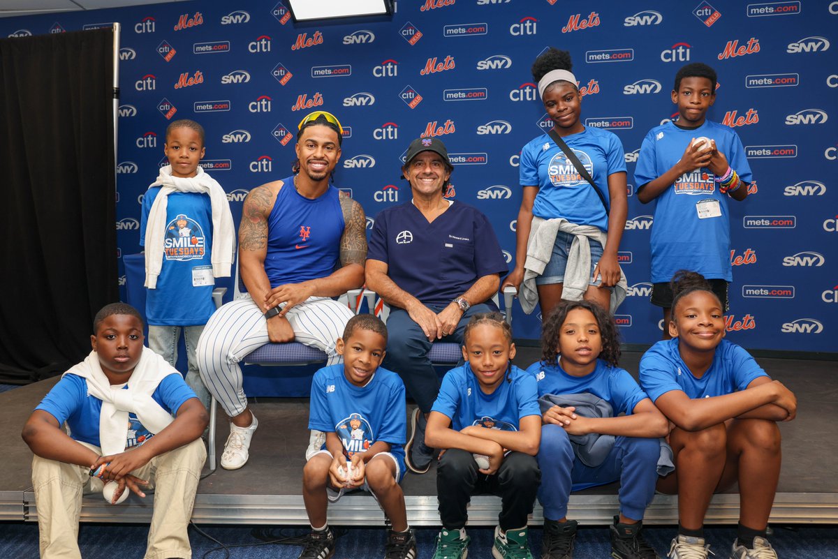 AmazinMetsFdn's tweet image. For his final Smile Tuesdays, @Lindor12BC, the @Mets’ Roberto Clemente Award nominee, welcomed youth from @PALNewYork! This summer, Francisco hosted 60 kids from our grantees: @SunriseAssn, @Elmcor, @Commonpoint_Qns &amp;amp; more, sharing dental hygiene tips and Amazin’ memories! 🦷🧡