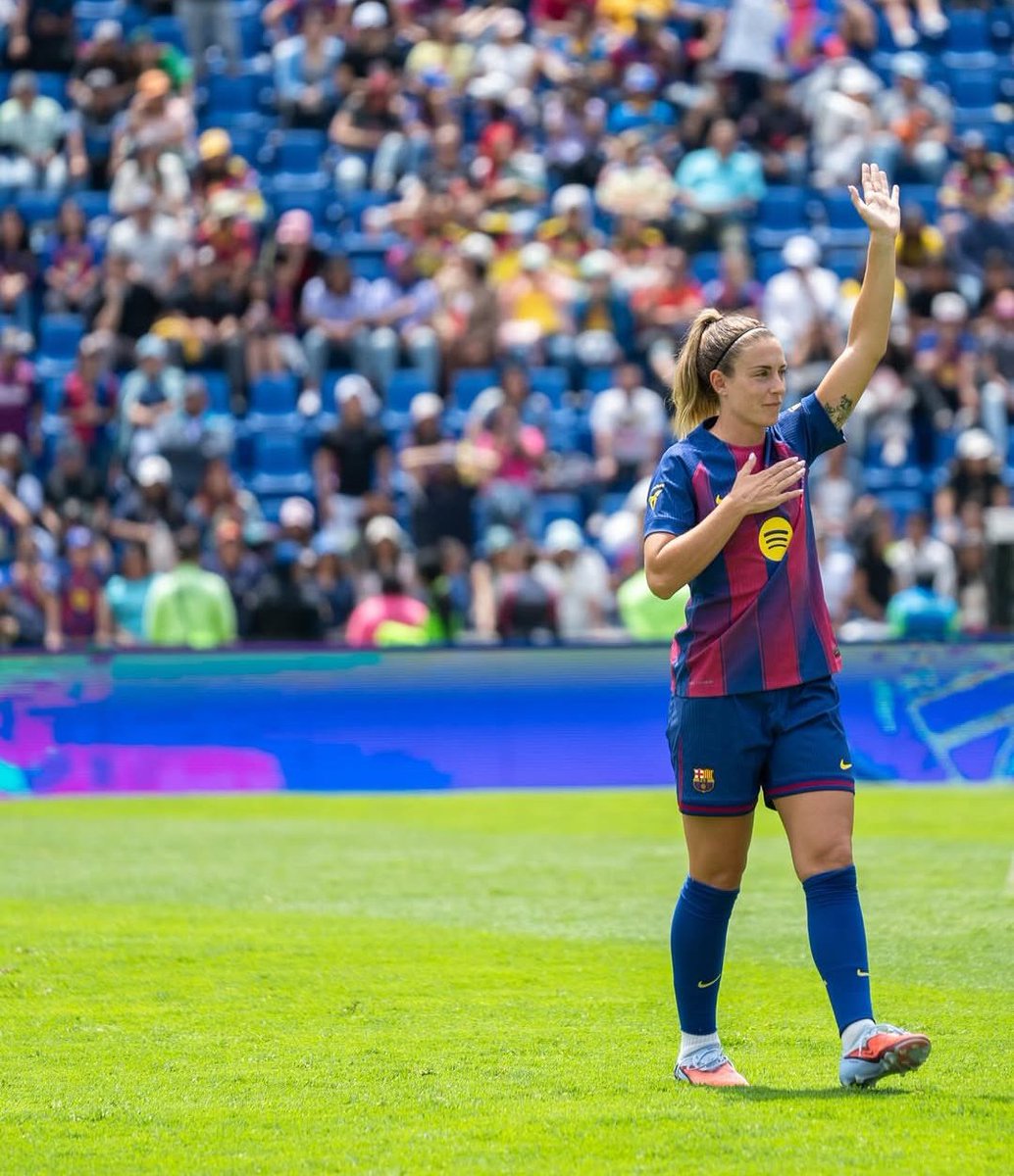 Alexia Putellas es insignia del FC Barcelona y tengo cero dudas de su continuidad. Tiene los objetivos claros y ojalá esté mucho tiempo de blaugrana. Cuando decida dar el paso, se le echará muchísimo de menos dentro y fuera del campo... Ojalá luego ocupe un cargo en el club y es
